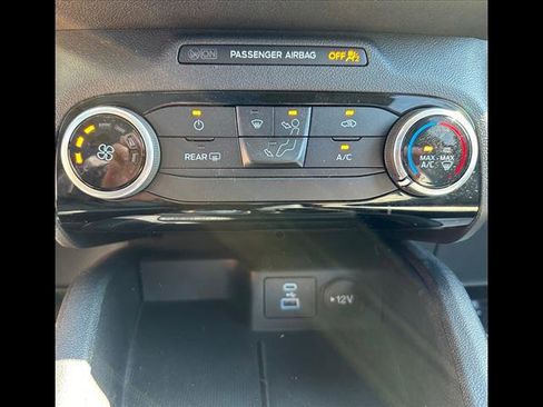 Used 2022 Ford Escape SE image 20