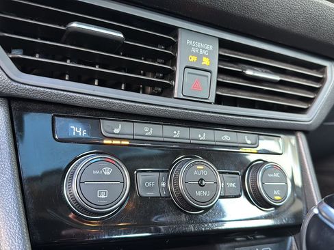 Used 2024 Volkswagen Jetta SE image 23