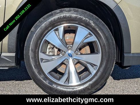 Used 2023 Subaru Ascent Premium w/ Convenience Package image 12