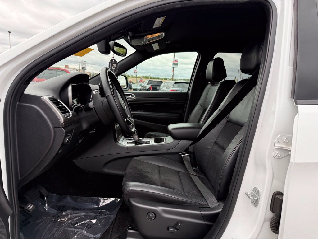Used 2018 Jeep Grand Cherokee Altitude RWD image 18