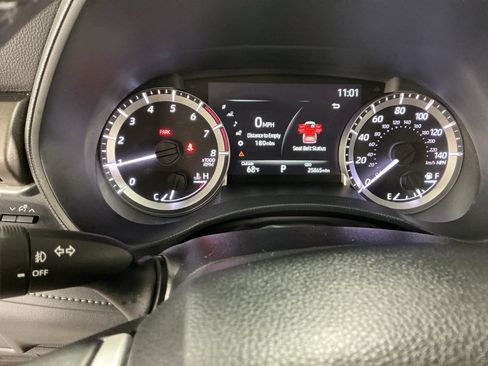 Used 2023 Toyota Highlander LE AWD/4WD image 10
