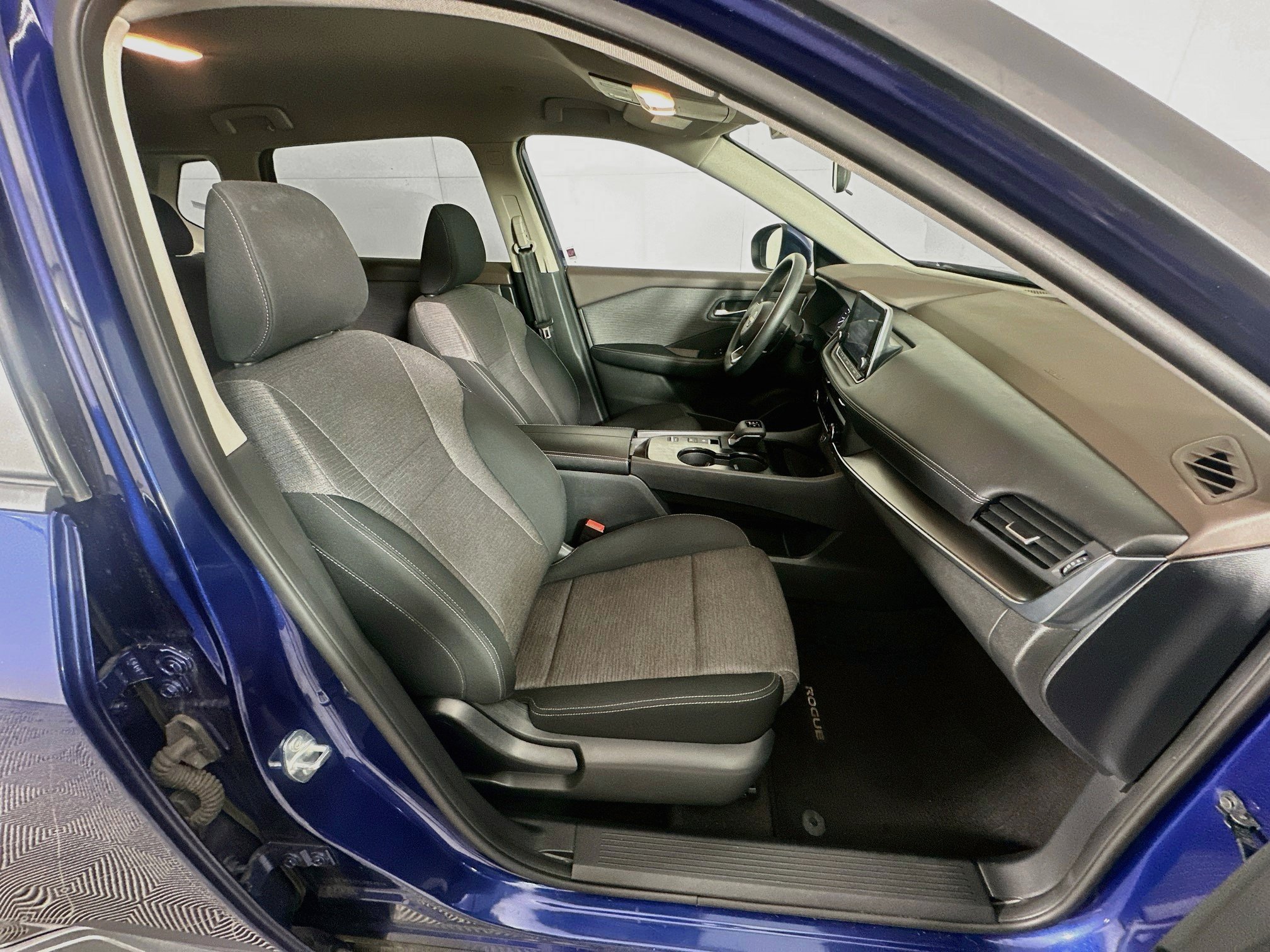 Used 2023 Nissan Rogue SV FWD image 30