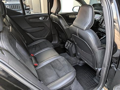 Used 2021 Volvo XC40 P8 Recharge w/ Advanced Package AWD/4WD image 29