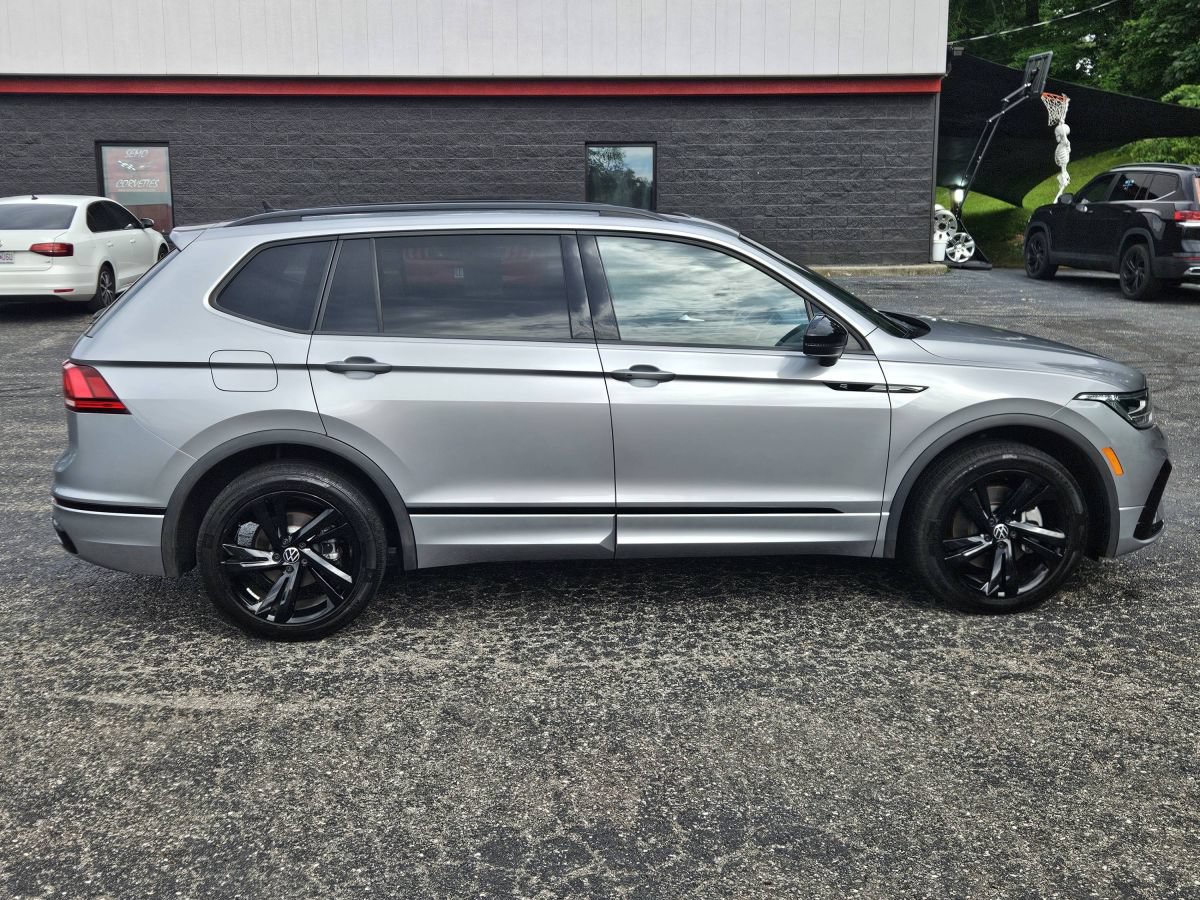 Used 2023 Volkswagen Tiguan SE R-Line FWD image 4