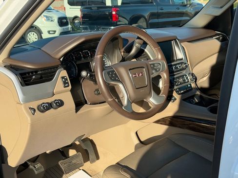 Used 2019 GMC Yukon XL SLT w/ Open Road Package image 11