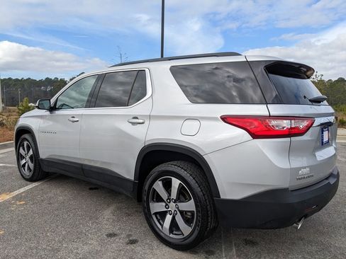 Used 2020 Chevrolet Traverse LT w/ LT Premium Package image 18