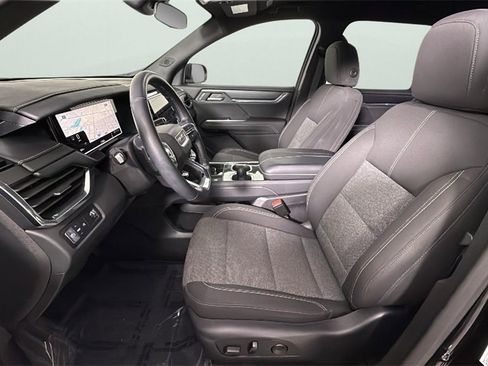 Used 2025 GMC Acadia Elevation image 17