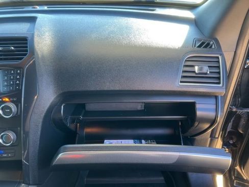 Used 2018 Ford Explorer XLT image 38
