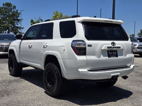 Used 2020 Toyota 4Runner SR5 RWD image 11