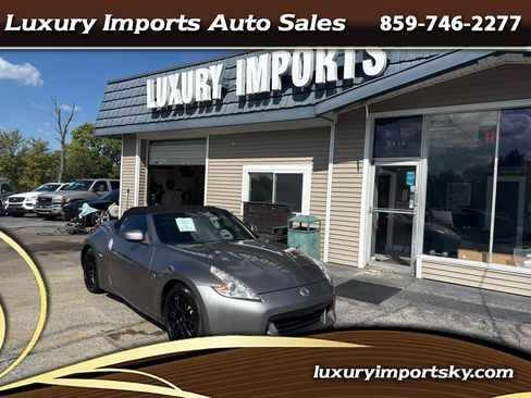 Used 2010 Nissan 370Z Roadster image 1