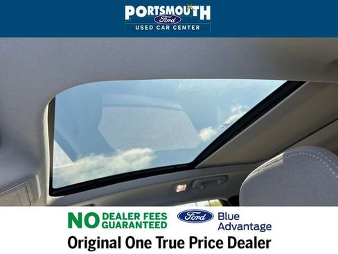 Used 2022 Ford Escape SE w/ SE Sport Appearance Package image 8