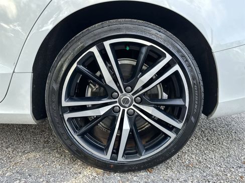 Used 2020 Volvo V60 T6 R-Design image 8
