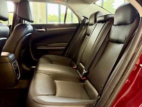 Used 2018 Chrysler 300 Touring L image 17