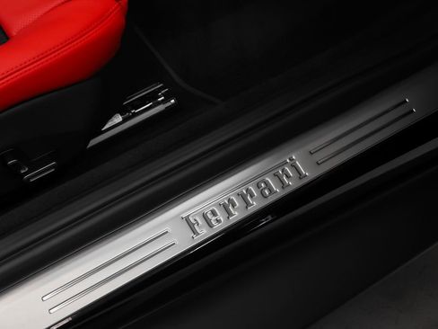 Certified 2025 Ferrari Roma Spider RWD image 18