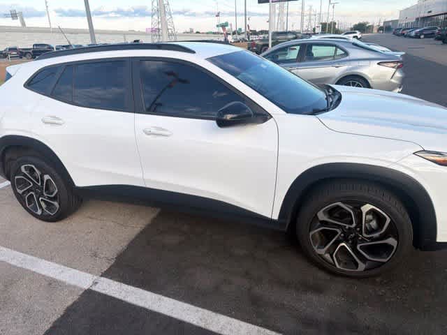 Used 2024 Chevrolet Trax RS FWD image 8