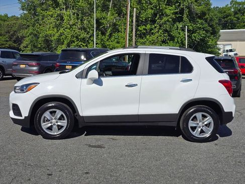 Used 2019 Chevrolet Trax LT w/ LT Convenience Package AWD/4WD image 23