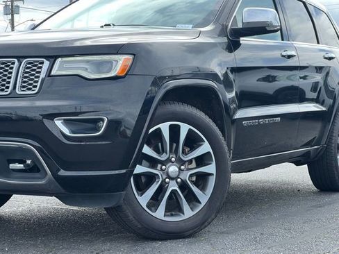 Used 2017 Jeep Grand Cherokee Overland image 2