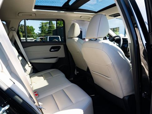 Used 2023 Nissan Rogue SL w/ SL Premium Package image 24