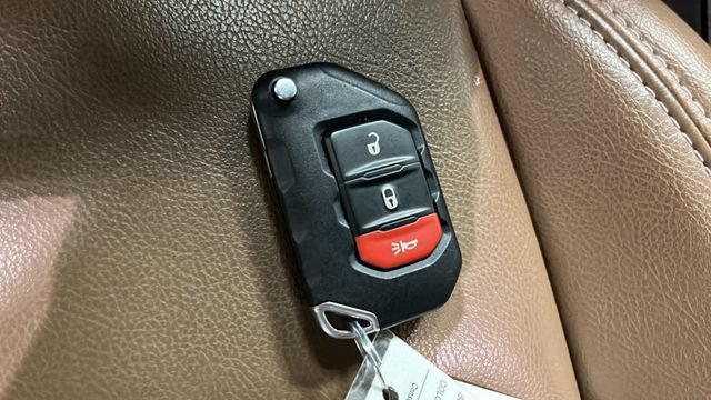 Used 2022 Jeep Gladiator Rubicon w/ LED Lighting Group AWD/4WD image 20