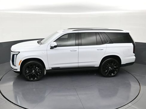 Used 2026 Cadillac Escalade Platinum Sport w/ LPO, ONYX Package AWD/4WD image 13