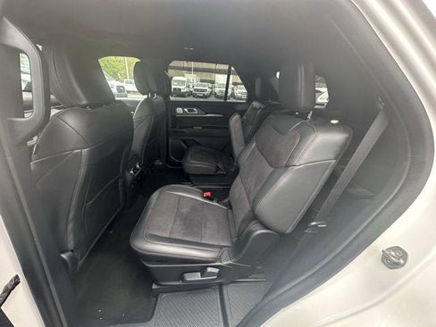 Used 2025 Ford Explorer ST image 10