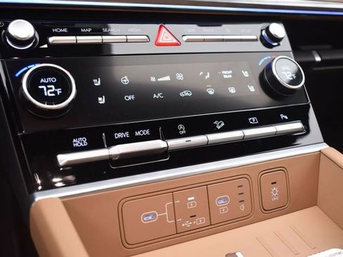 Used 2025 Hyundai Santa Fe Limited image 16