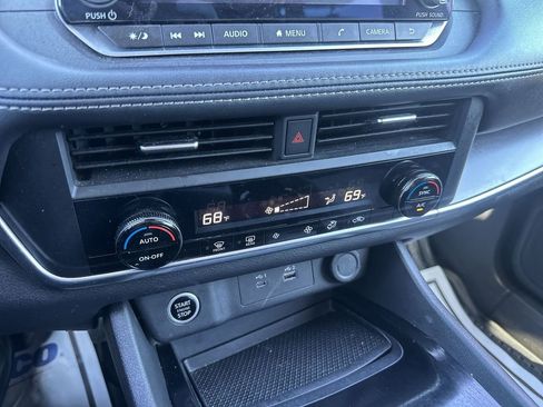 Used 2023 Nissan Rogue SV image 18