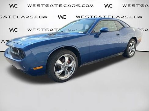 Used 2010 Dodge Challenger SE image 1