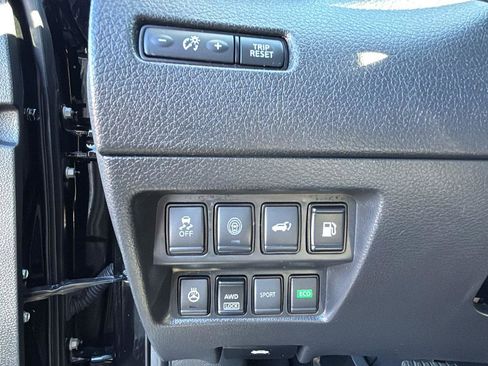 Used 2018 Nissan Rogue SL w/ Premium Package image 10