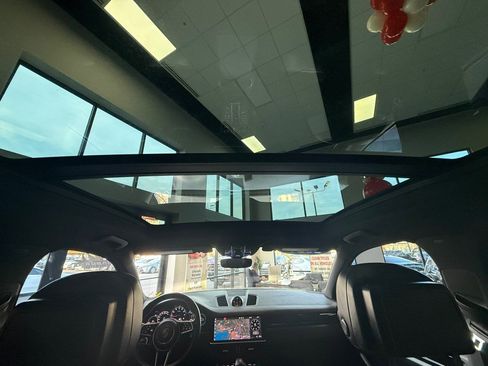 Used 2020 Porsche Cayenne AWD image 29