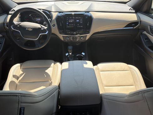 Certified 2023 Chevrolet Traverse LT w/ LT Premium Package FWD image 24