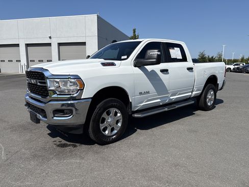 Used 2024 RAM 2500 Big Horn AWD/4WD image 5