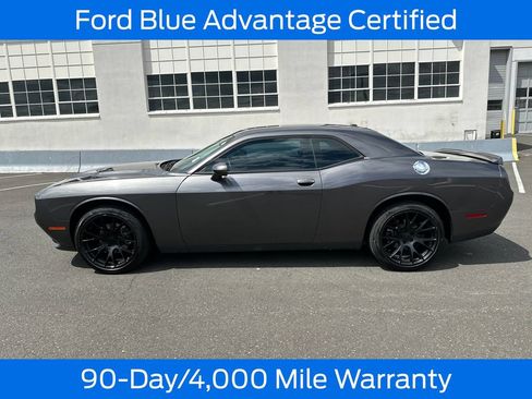 Used 2018 Dodge Challenger SXT RWD image 4