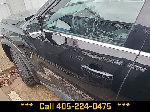 Used 2025 Nissan Pathfinder SV image 5