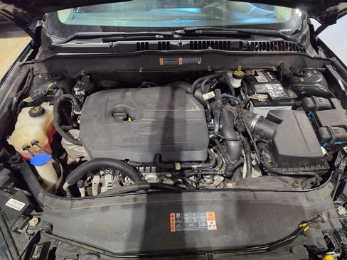 Used 2018 Ford Fusion SE w/ Fusion SE Technology Package image 9