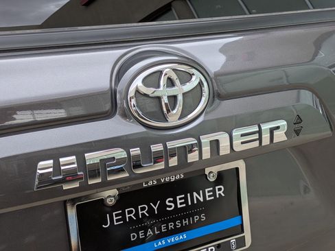 Used 2021 Toyota 4Runner SR5 Premium w/ Moonroof Package AWD/4WD image 25