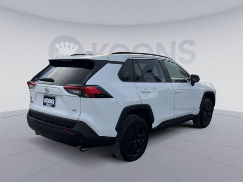 Used 2021 Toyota RAV4 LE image 7