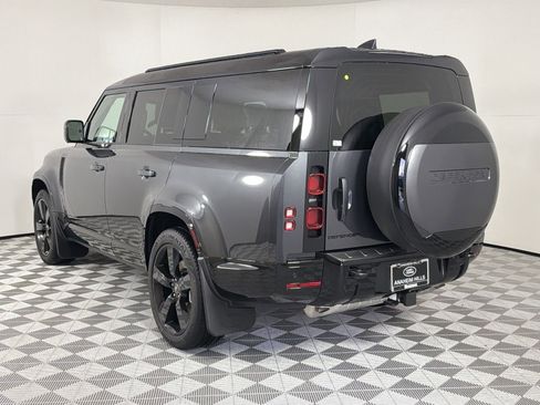 New 2025 Land Rover Defender 130 X-Dynamic SE image 3