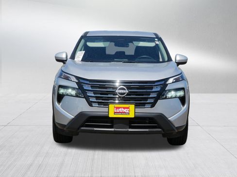 Used 2025 Nissan Rogue SV AWD/4WD image 2