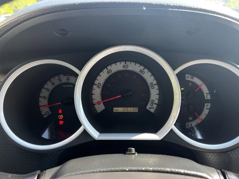 Used 2015 Toyota Tacoma PreRunner w/ SR5 Package image 33