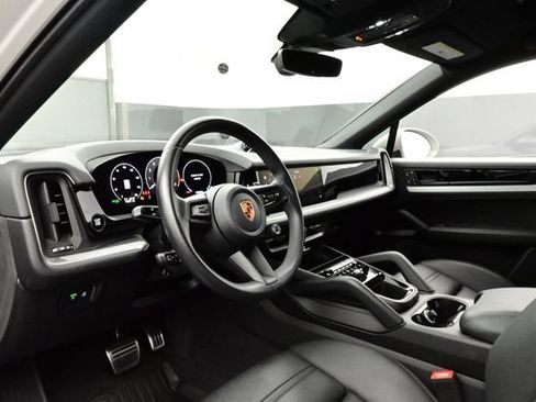 Certified 2025 Porsche Cayenne S AWD/4WD image 4