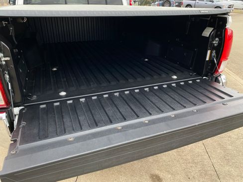 Used 2017 Toyota Tacoma SR5 w/ Tow Package image 10