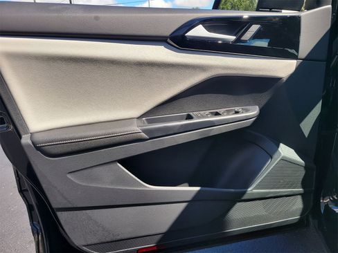 Certified 2025 Volkswagen Taos S image 15