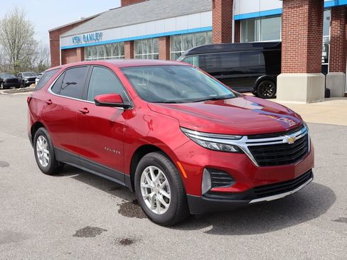 Used 2024 Chevrolet Equinox LT w/ LPO, Floor Liner Package FWD image 4