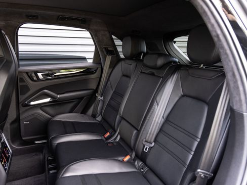 Certified 2023 Porsche Cayenne Turbo S AWD/4WD image 26