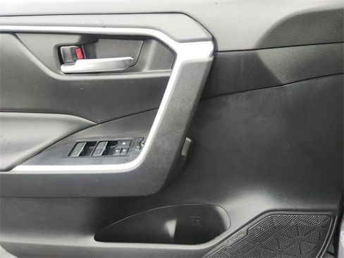 Used 2022 Toyota RAV4 XLE image 28