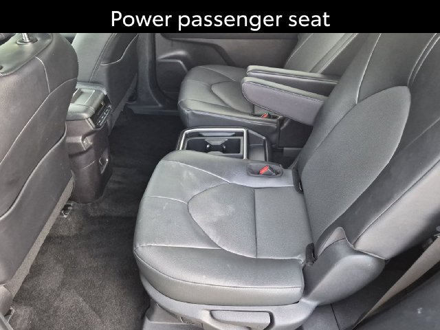 Used 2025 Toyota Grand Highlander AWD image 26