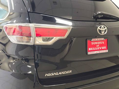 Used 2016 Toyota Highlander Plus AWD/4WD image 7
