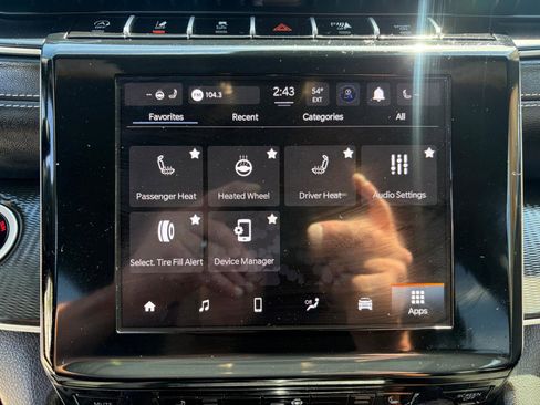 Used 2024 Jeep Grand Cherokee L Laredo image 13