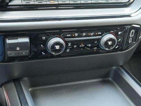 Used 2025 Chevrolet Silverado 2500 ZR2 w/ Technology Package image 15